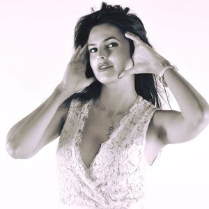 Meet your Posher, Sharona